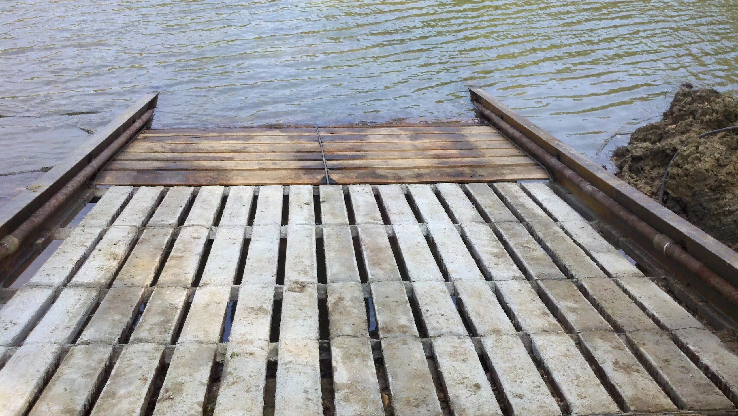 Trinity River concrete boat ramp