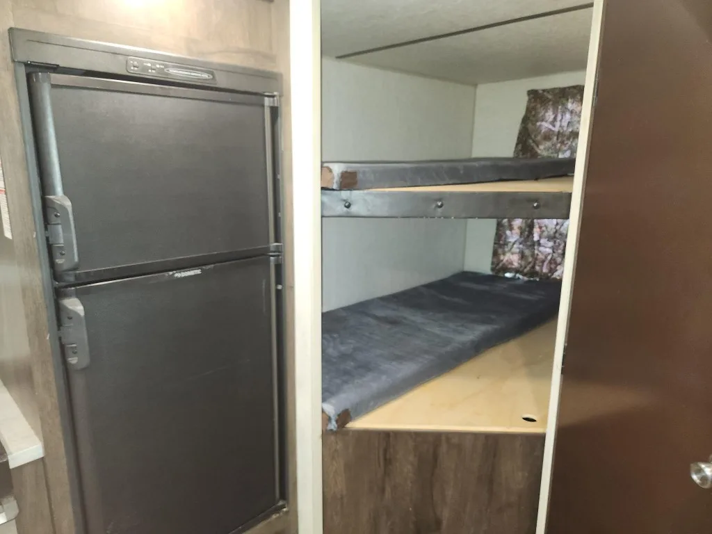 Mossy Oak Cabin kitchen